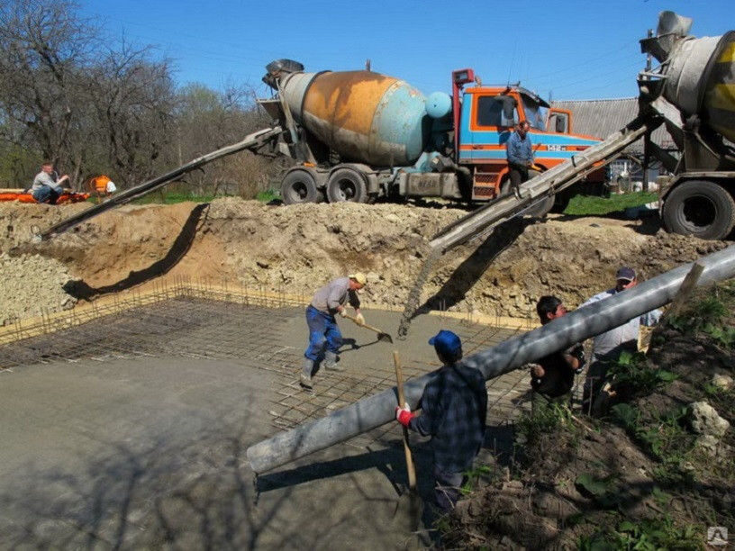Доставка товарного бетона миксером на строительную площадку